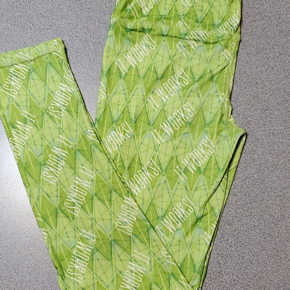 "It Works" Lime Green Leggins 💚🖤